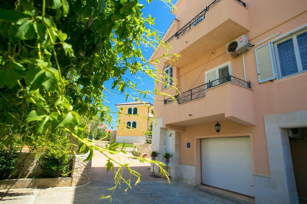 Apartments Tomulic Novalja Exterior foto